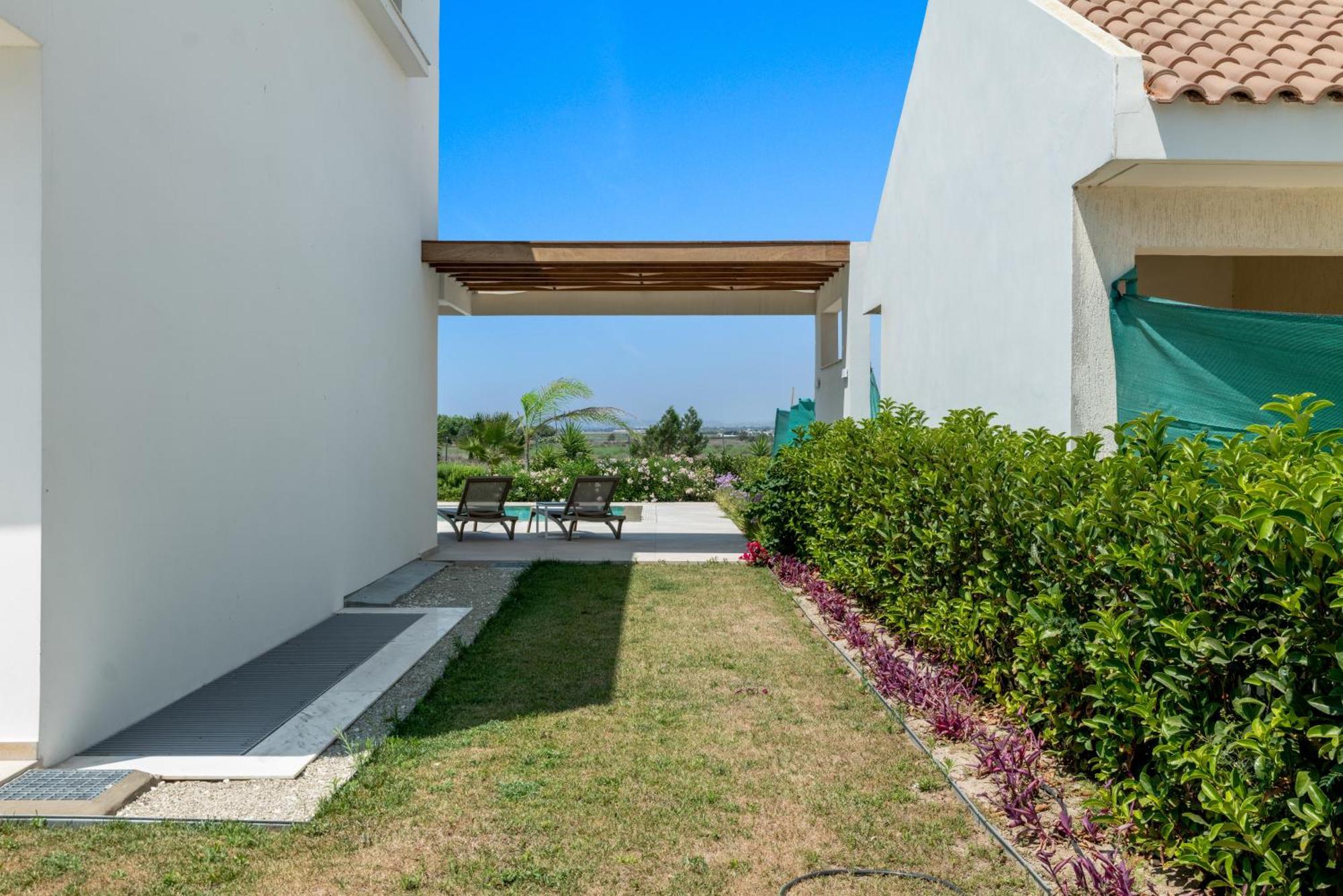 Serenity Waves Villa 17 ลาร์นาคา ภายนอก รูปภาพ