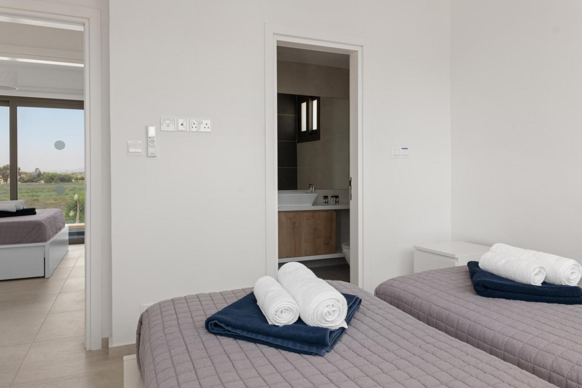 Serenity Waves Villa 17 ลาร์นาคา ภายนอก รูปภาพ